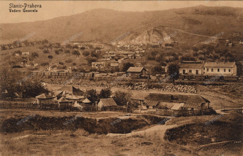 Slănic-Prahova – Vedere generală cu Muntele de Sare și gara (cca. 1910–1914)