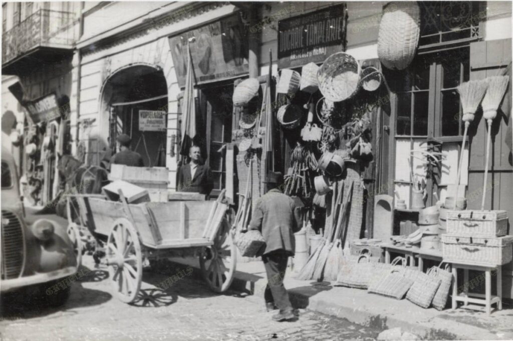 Stradă comercială cu prăvălii, Ploiești – cca. 1940 – 1941