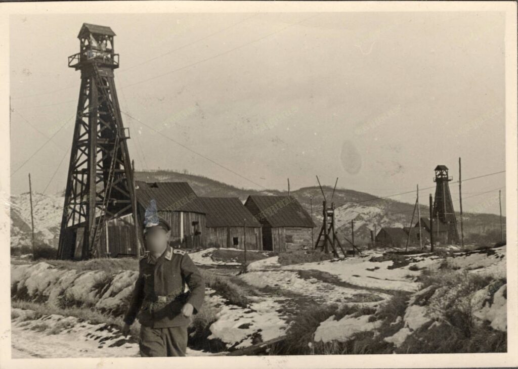 Turnuri de foraj (sonde petroliere) lângă Ploiești – cca. 1940–1941