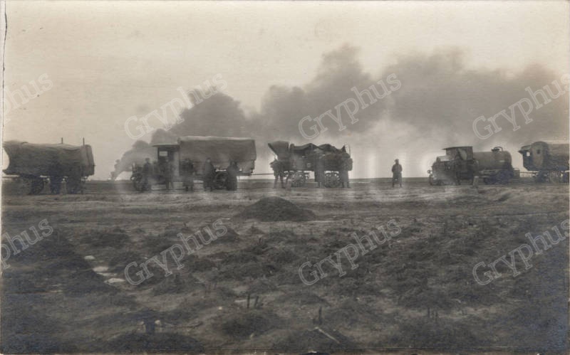 Convoi militar în zona unei instalații petroliere în flăcări, Ploiești (Primul Război Mondial)